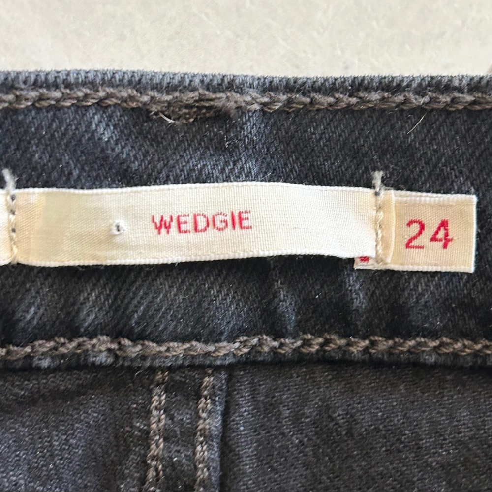Levi's Wedgie Icon Fit - High Waisted Straight Leg Black Jeans - Size 24 - Picture 4 of 6